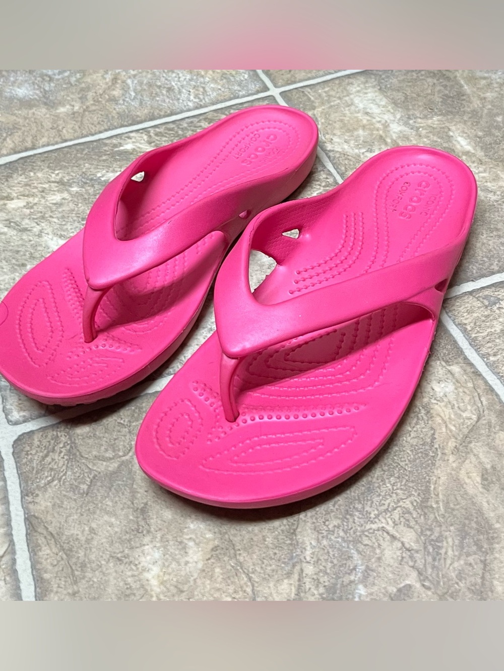 CROCS Bright Pink Flip Flops Foam Cushion Thong Sandals Women’s 10